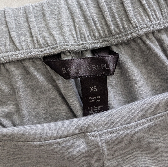 Banana Republic Soft Cozy Pajama Set – Gray Minimalist Lounge Set - Picture 7 of 8